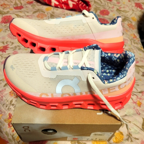 FP Movement x On Cloudmonster Sneakers Free People Women 7.5 like new worn once - Picture 1 of 1